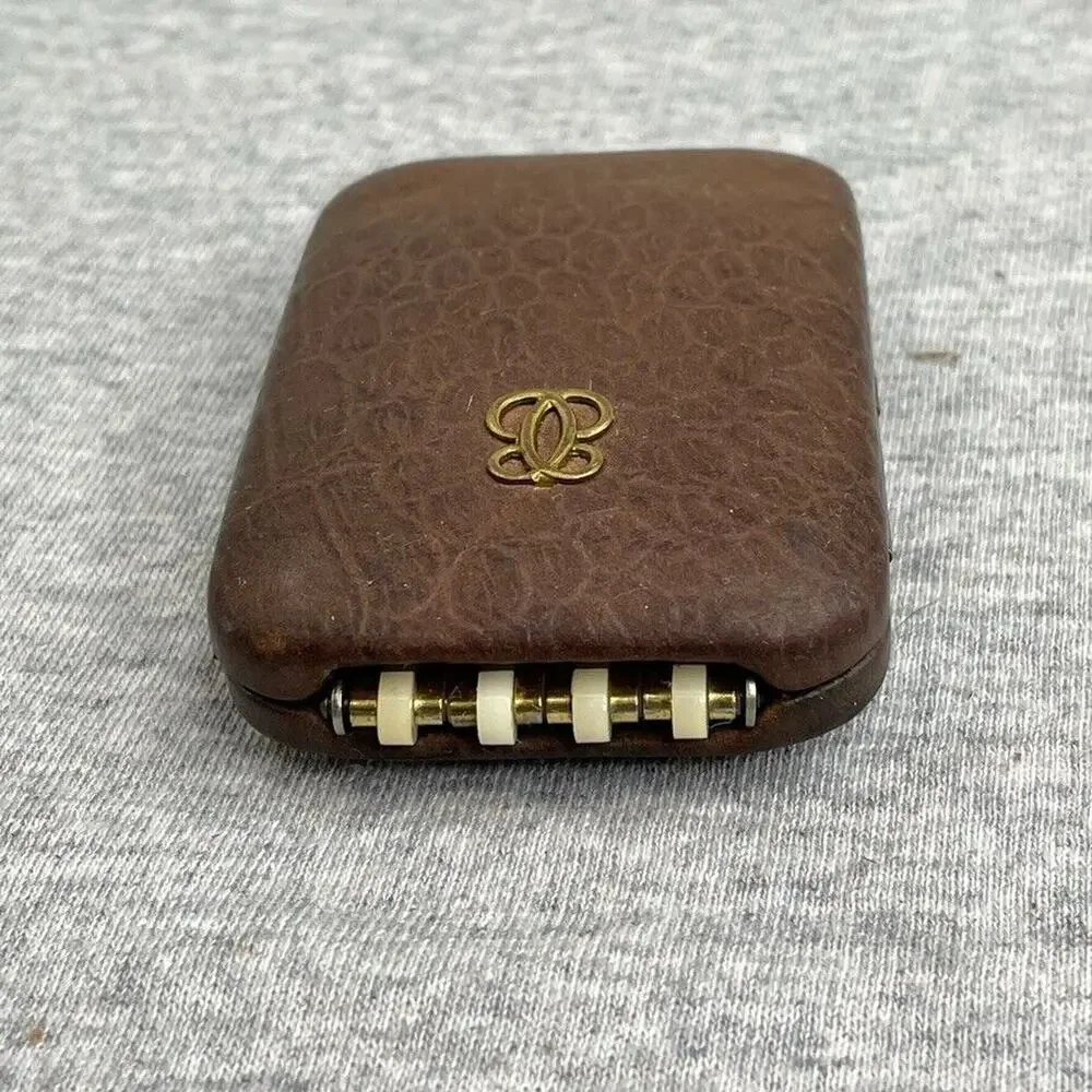 BUXTON Vintage Cowhide Key-Tainer Enclosed Key Holder